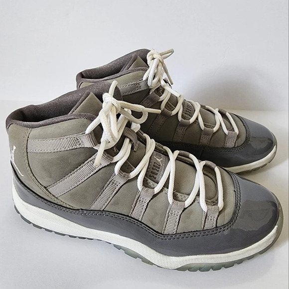 🏀Jordan 11 Retro Boys Grey High Top Sneakers, Size 3Y - Picture 1 of 16
